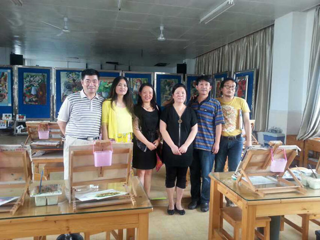 我工作室学员参观深圳红岭中学袁文君老師的纸雕塑，让人刮目相看，赏心悦目！
