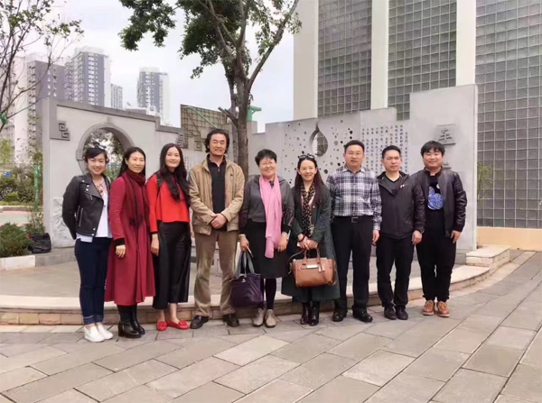 李光惠老师参加巜基于问题情景的美术教学探索研究》的开题论证会